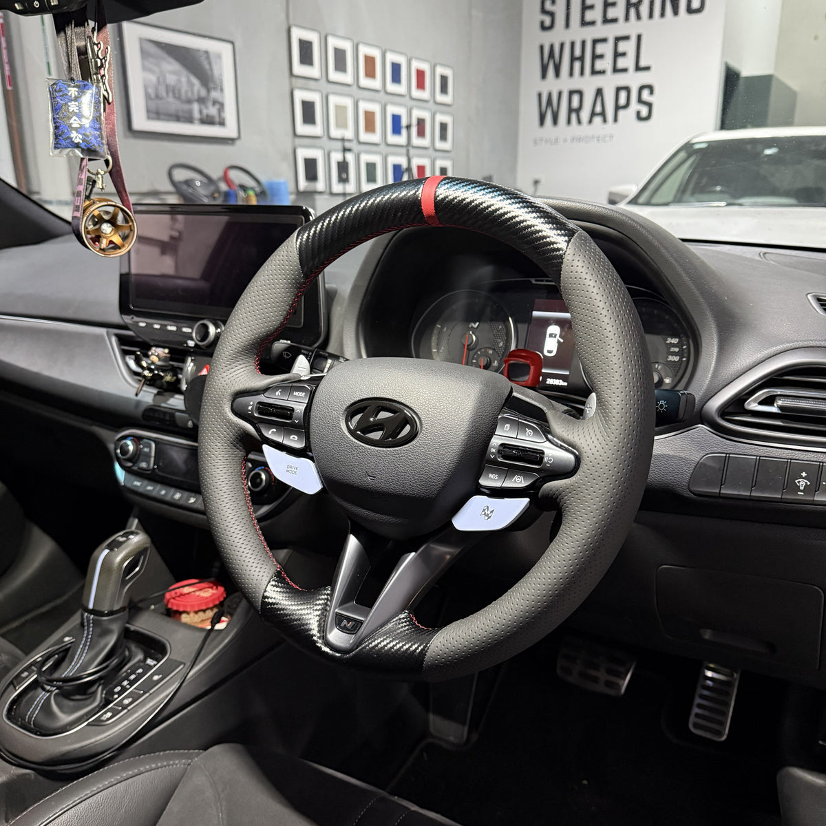 Hyundai i30 / i30 N (2017+) Steering Wheel Wrap – Carbon Carbon top / Black Perforated Leather sides, Red stitch, Red Leather marker